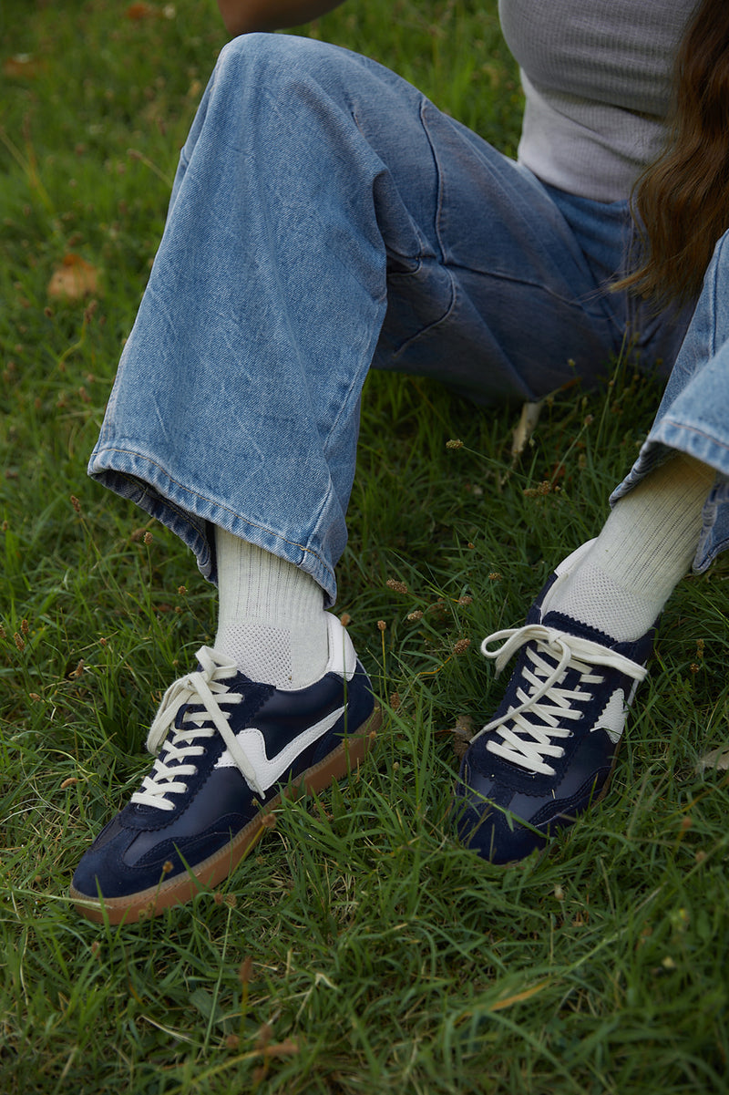 Dolce Vita Notice Sneakers in Navy